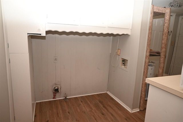 801 N AVENUE C, Burkburnett, TX 76354