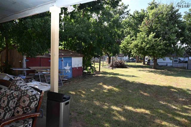 801 N AVENUE C, Burkburnett, TX 76354