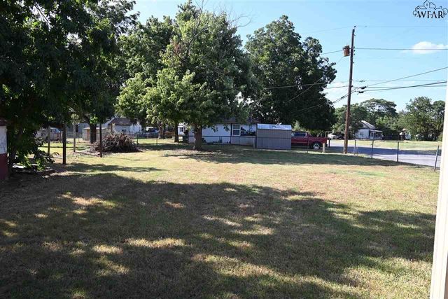 801 N AVENUE C, Burkburnett, TX 76354