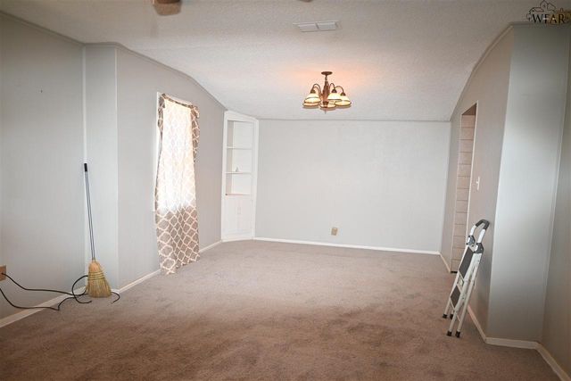 801 N AVENUE C, Burkburnett, TX 76354