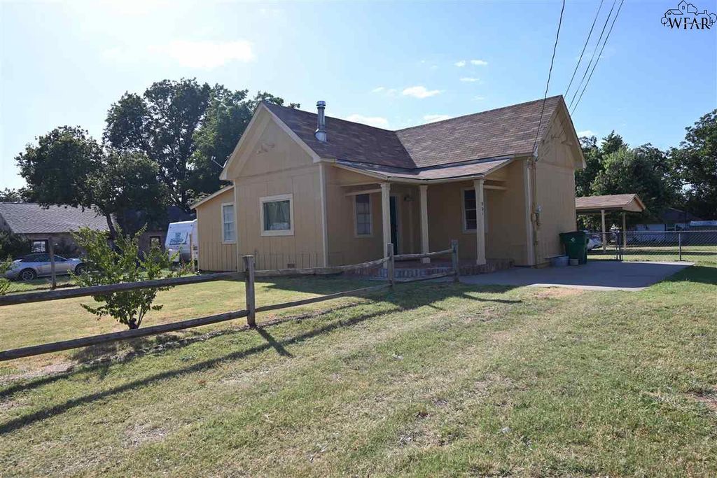 801 N AVENUE C, Burkburnett, TX 76354