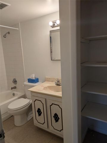 4138 NW 88th Avenue 104, Coral Springs, FL 33065