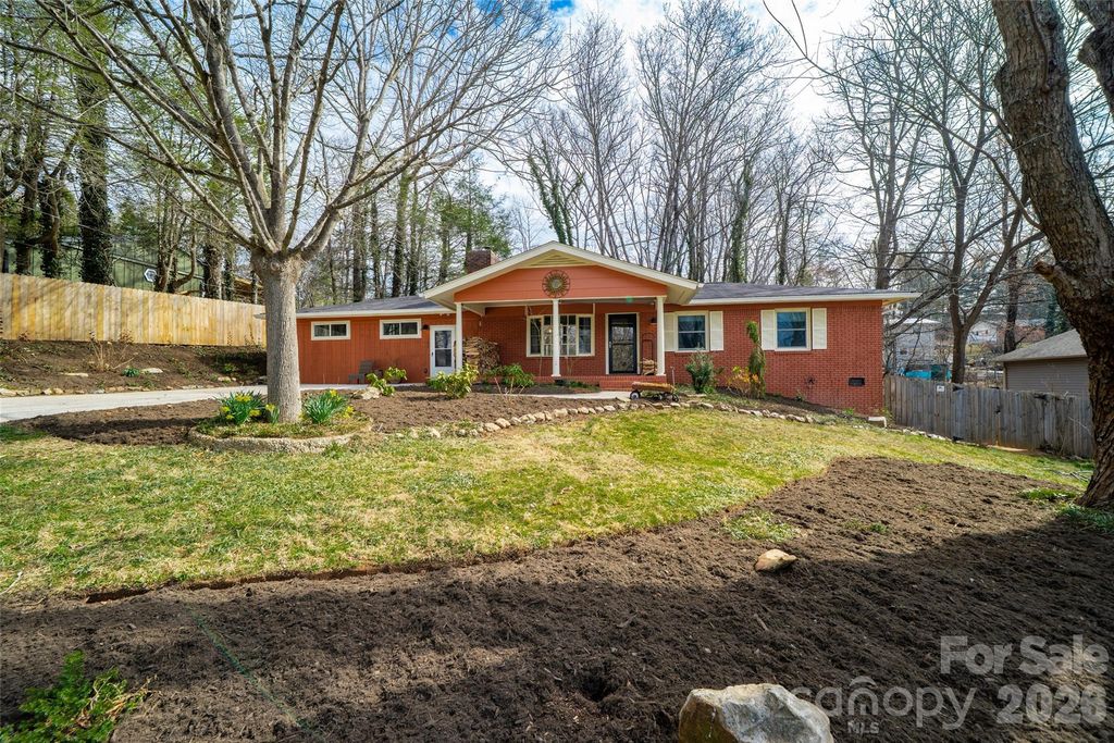 131 Locust Court, Arden, NC 28704