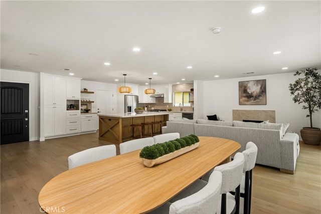 3721 La Colmena Way, Los Alamitos, CA 90720