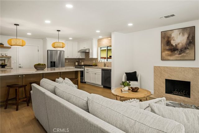 3721 La Colmena Way, Los Alamitos, CA 90720