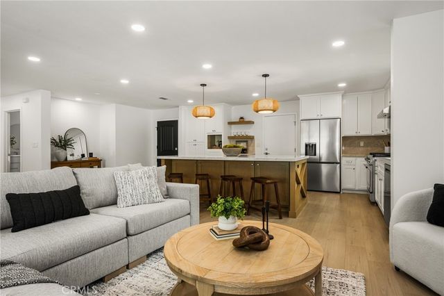 3721 La Colmena Way, Los Alamitos, CA 90720