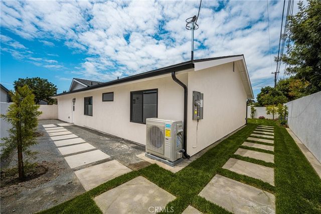 3721 La Colmena Way, Los Alamitos, CA 90720