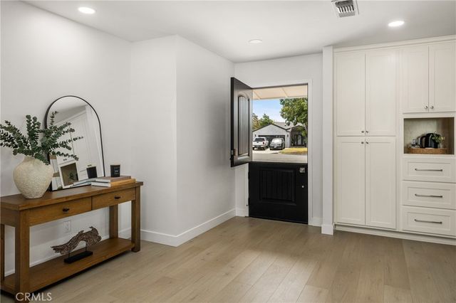 3721 La Colmena Way, Los Alamitos, CA 90720