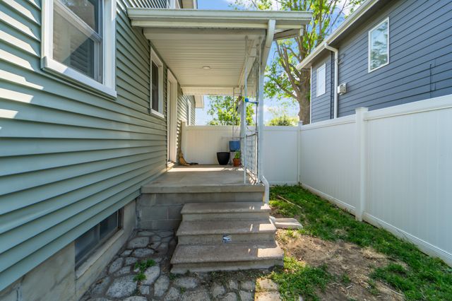 1516 57th Place, Des Moines, IA 50311