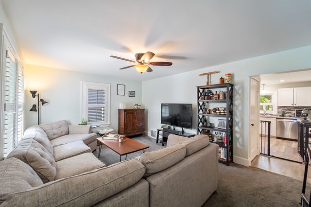 1516 57th Place, Des Moines, IA 50311