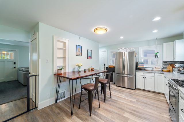 1516 57th Place, Des Moines, IA 50311