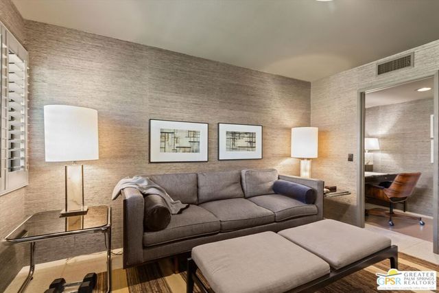 200 E Racquet Club Road 8, Palm Springs, CA 92262