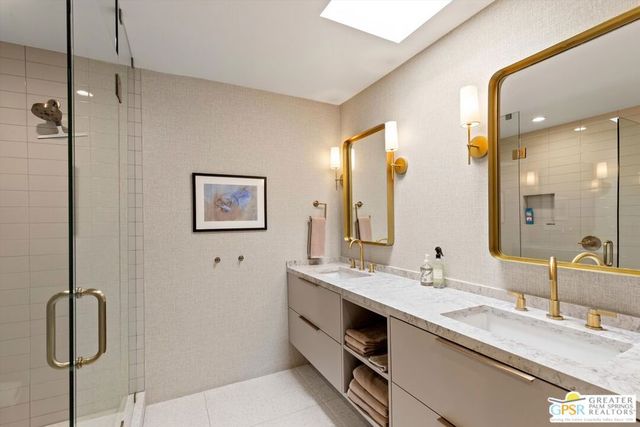 200 E Racquet Club Road 8, Palm Springs, CA 92262