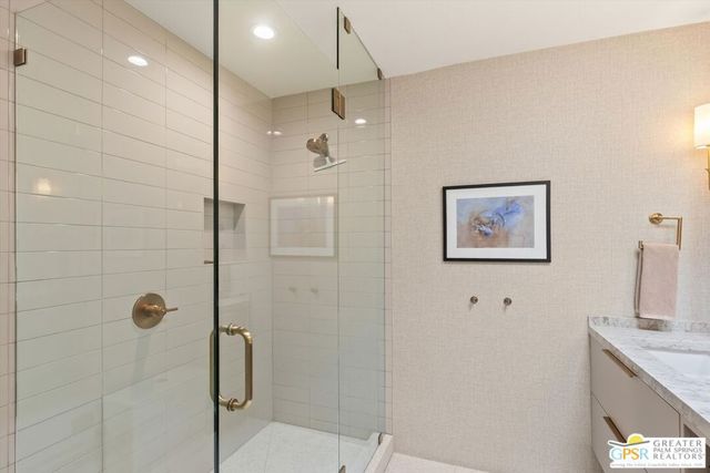 200 E Racquet Club Road 8, Palm Springs, CA 92262