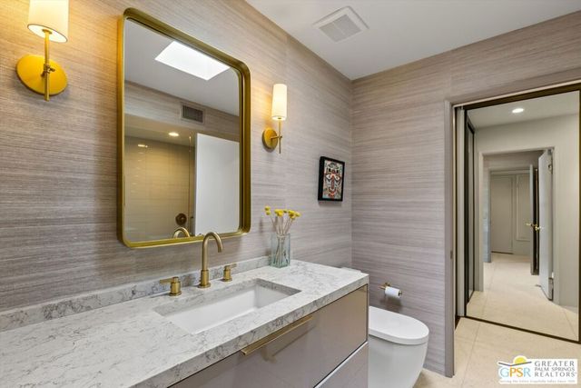 200 E Racquet Club Road 8, Palm Springs, CA 92262