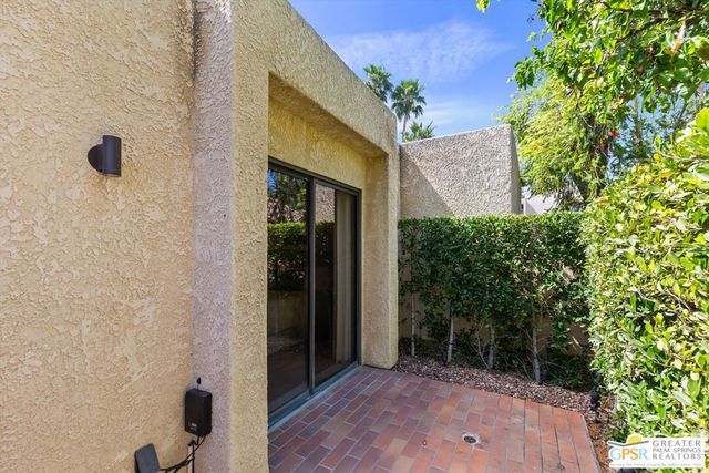 200 E Racquet Club Road 8, Palm Springs, CA 92262