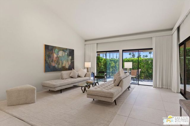 200 E Racquet Club Road 8, Palm Springs, CA 92262