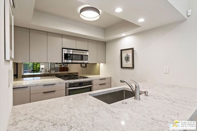 200 E Racquet Club Road 8, Palm Springs, CA 92262