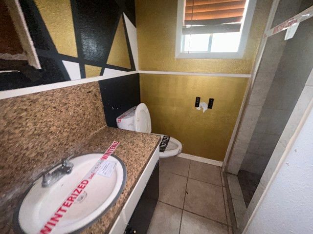 2302 E Mistletoe Avenue, Victoria, TX 77901