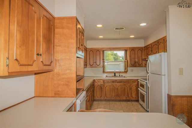 2302 12TH STREET, Vernon, TX 76384