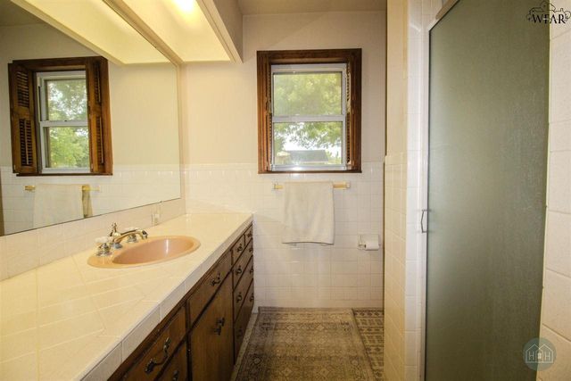 2302 12TH STREET, Vernon, TX 76384