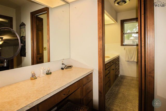 2302 12TH STREET, Vernon, TX 76384