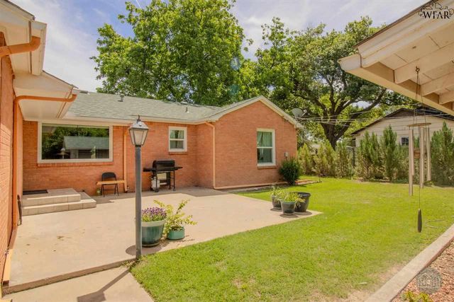 2302 12TH STREET, Vernon, TX 76384