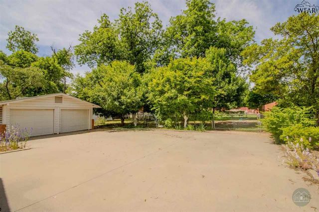 2302 12TH STREET, Vernon, TX 76384