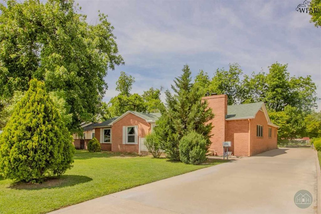 2302 12TH STREET, Vernon, TX 76384