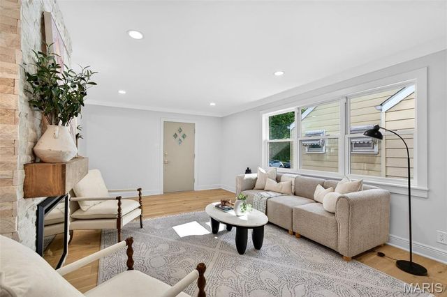 6963 Sutherland Avenue, St Louis, MO 63109
