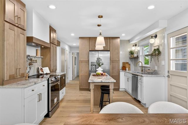 6963 Sutherland Avenue, St Louis, MO 63109