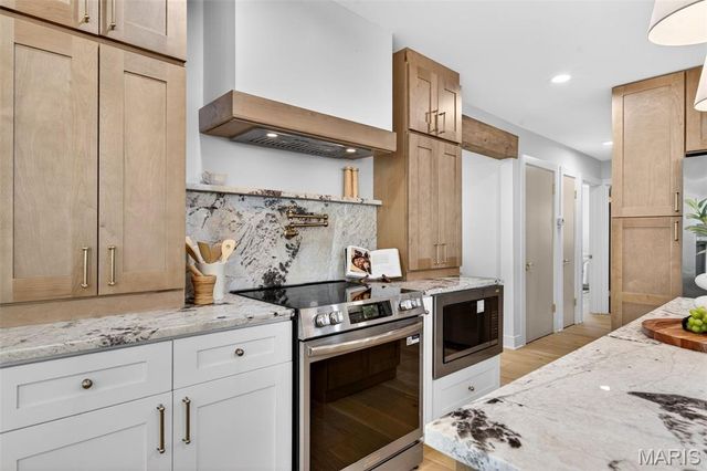 6963 Sutherland Avenue, St Louis, MO 63109