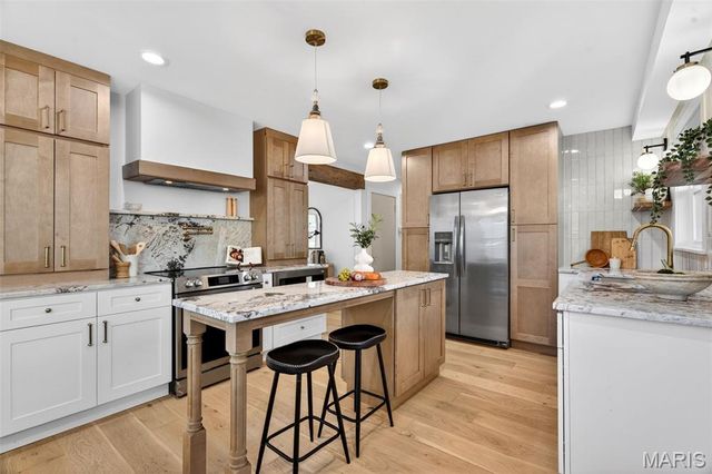 6963 Sutherland Avenue, St Louis, MO 63109