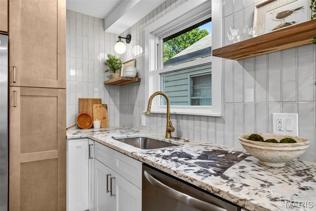 6963 Sutherland Avenue, St Louis, MO 63109