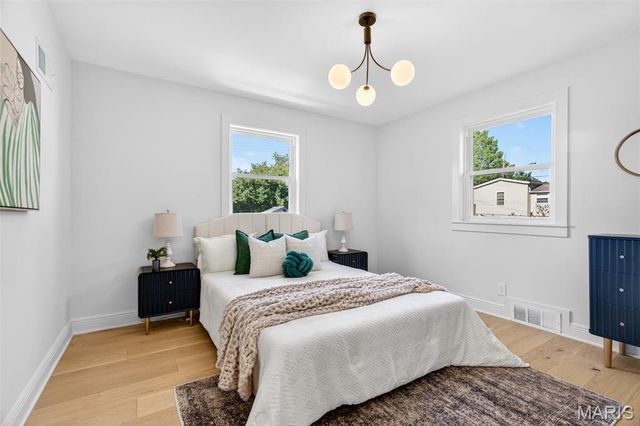 6963 Sutherland Avenue, St Louis, MO 63109