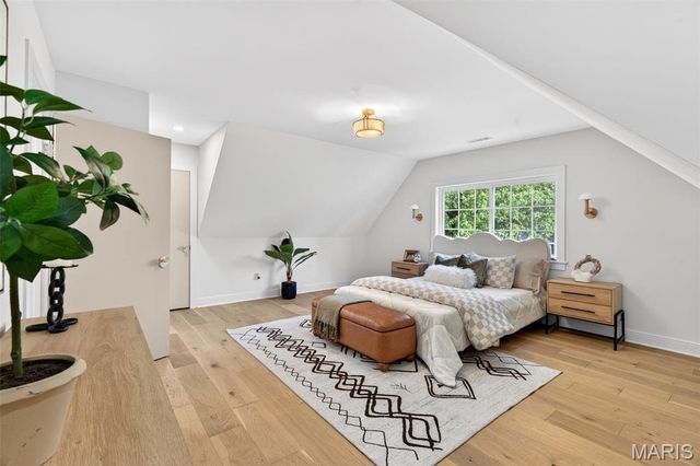 6963 Sutherland Avenue, St Louis, MO 63109