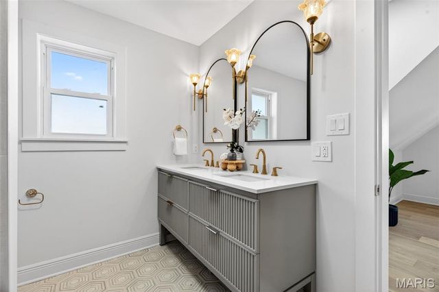 6963 Sutherland Avenue, St Louis, MO 63109