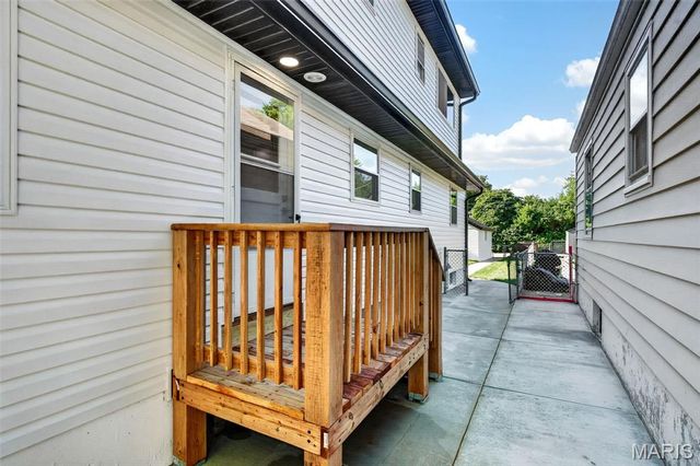 6963 Sutherland Avenue, St Louis, MO 63109