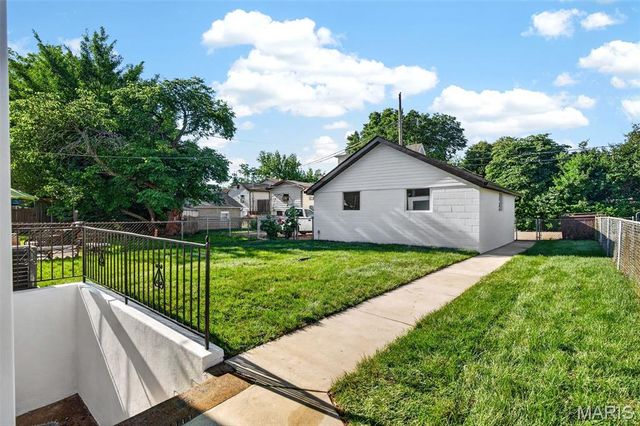 6963 Sutherland Avenue, St Louis, MO 63109