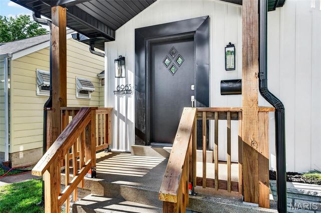 6963 Sutherland Avenue, St Louis, MO 63109