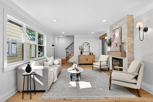 6963 Sutherland Avenue, St Louis, MO 63109
