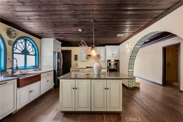 3092 Laurel Canyon Boulevard, Studio City, CA 91604