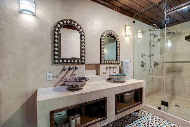 3092 Laurel Canyon Boulevard, Studio City, CA 91604