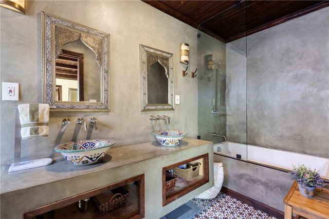 3092 Laurel Canyon Boulevard, Studio City, CA 91604