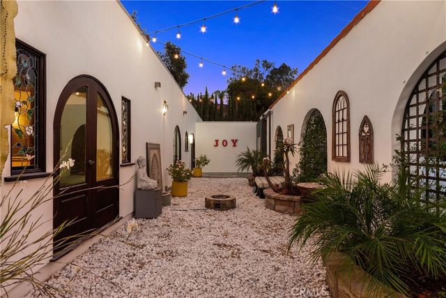 3092 Laurel Canyon Boulevard, Studio City, CA 91604