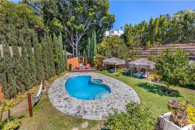 3092 Laurel Canyon Boulevard, Studio City, CA 91604