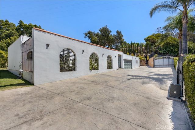 3092 Laurel Canyon Boulevard, Studio City, CA 91604