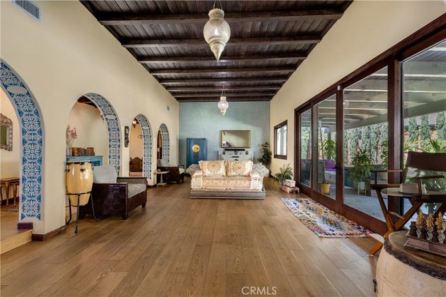 3092 Laurel Canyon Boulevard, Studio City, CA 91604