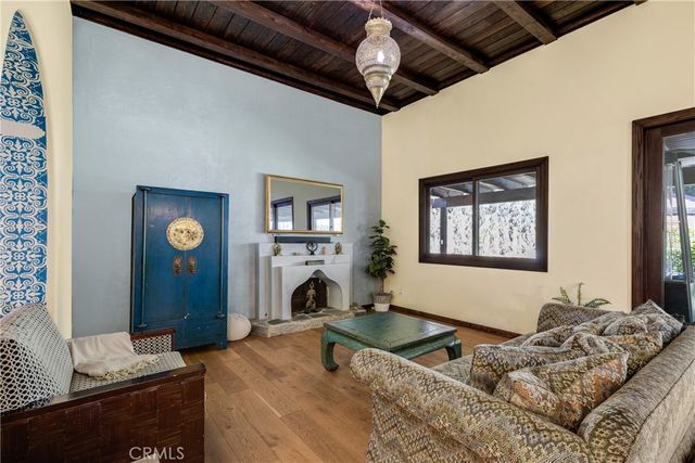 3092 Laurel Canyon Boulevard, Studio City, CA 91604
