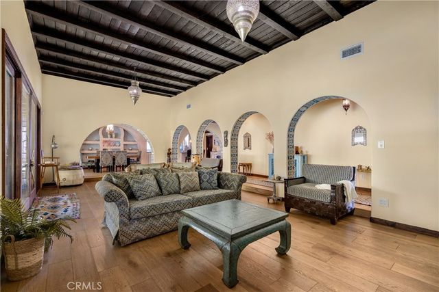 3092 Laurel Canyon Boulevard, Studio City, CA 91604